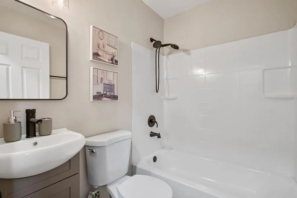 12 Minutes From Downtown Phoenix - 1 Bedroom Apartament